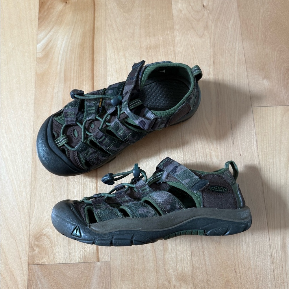 SOLD * Keen Newport Water Shoes Camo Boys Sandals H2 Big Sport Youth Sz 2